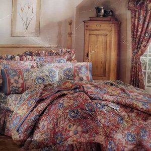 Floral Print Twin Quilt  (Three Piece Sheet Set)